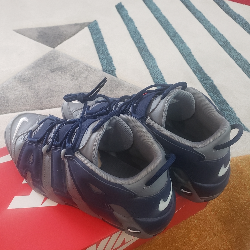 Nike - Picture 2 of 3